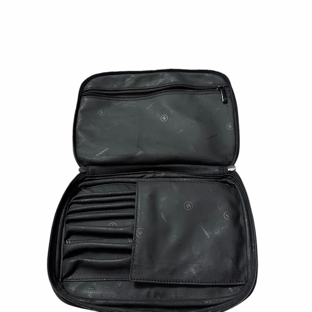 CHANEL Black Logo Zip Makeup Pouch with Trim - Picture 2 of 5